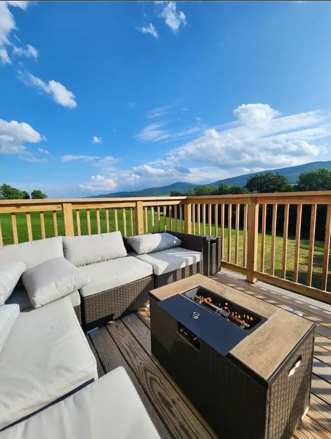 Building Photo - Luxury 5-Bedroom Retreat on 6.5 Acres — Fu...