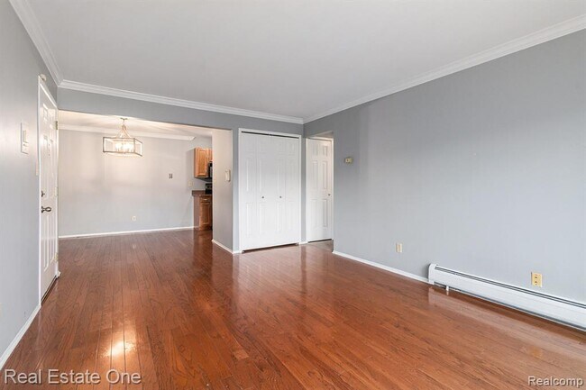 Building Photo - 2420 Parmenter Blvd