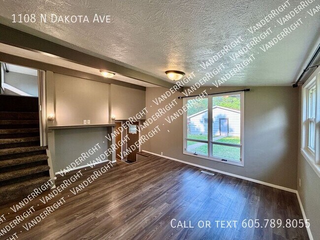 Building Photo - 1108 N Dakota Ave