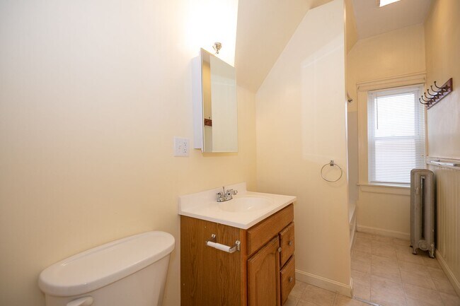 Building Photo - Convenient Location & Updated Amenities!