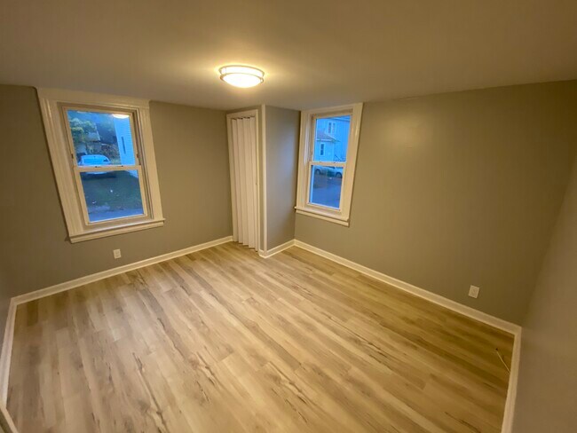 Building Photo - 7 Mill St