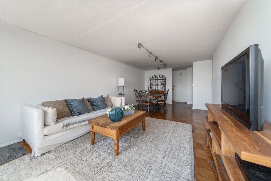 Building Photo - 250 Gorge Rd