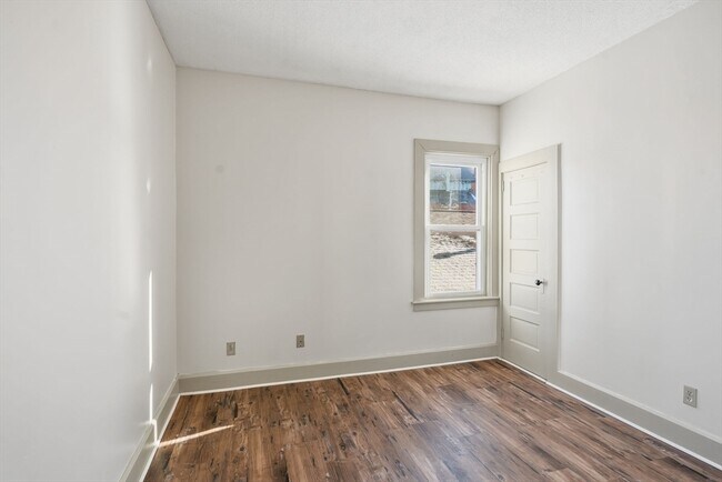 Building Photo - 312 Rivet St