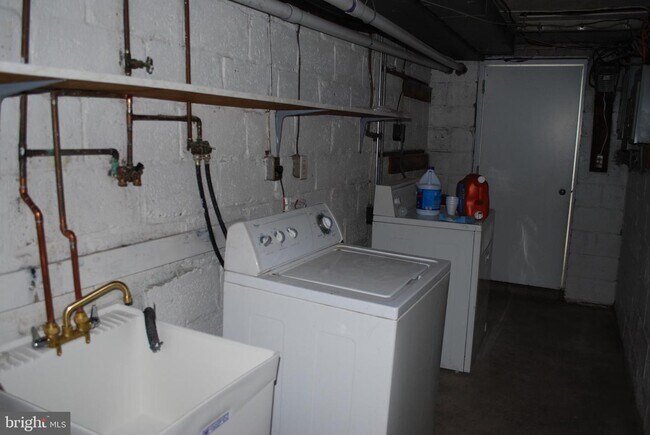 Building Photo - 223 Central Ave