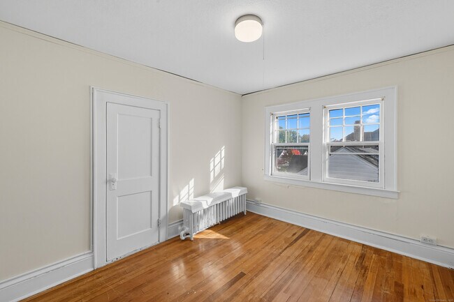 Building Photo - 91 Maplewood Ave