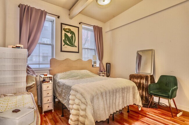 Building Photo - 1034 Clinton St