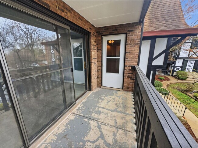 Building Photo - 13616 Royal Ct