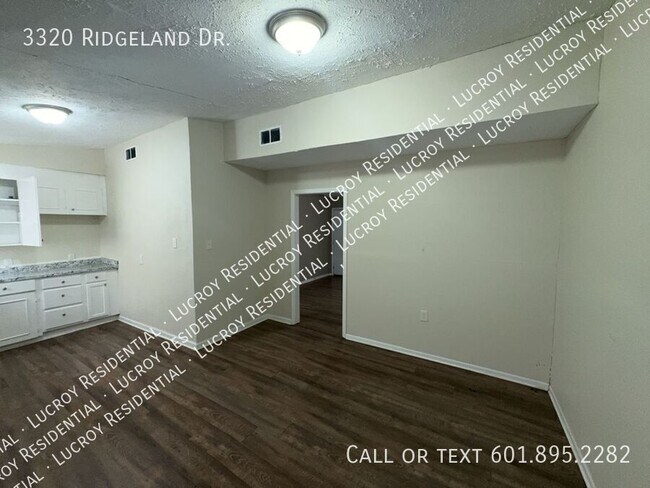 Building Photo - 3320 Ridgeland Dr