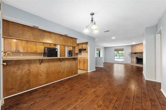 Building Photo - 8506 Mesa Dr