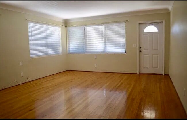 Building Photo - 325 Malverne Rd