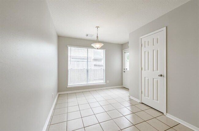 Building Photo - 14622 Bladenboro Dr