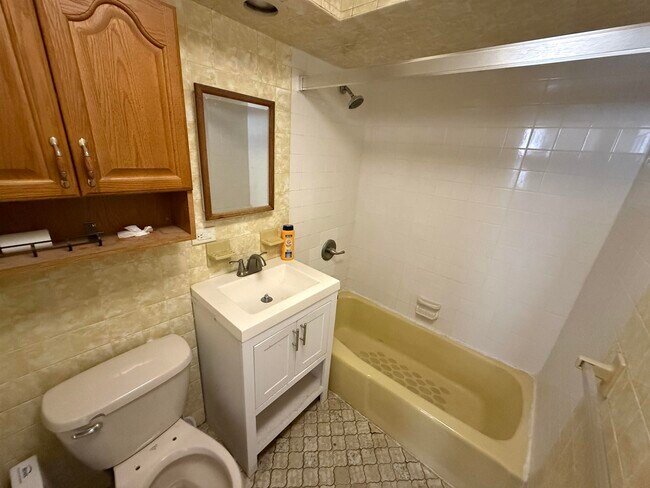 Building Photo - 129 W 20th St