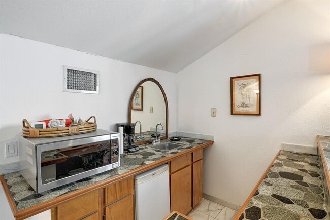 Building Photo - 4407 Jessamine Hollow