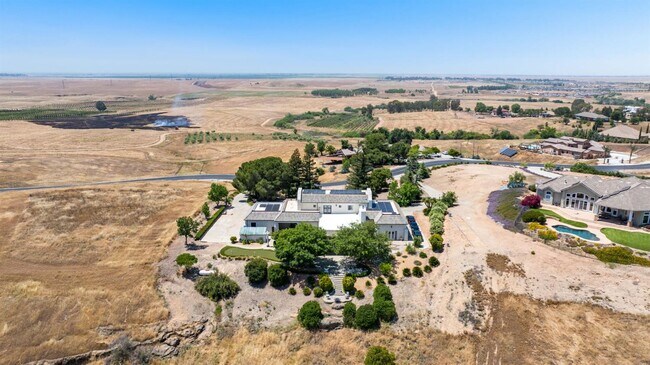 Building Photo - 14215 Killarney Dr