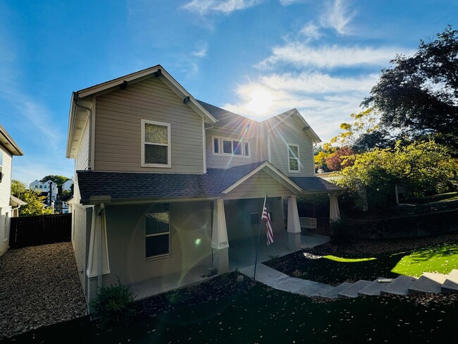 Building Photo - 2705 Sandage Ave