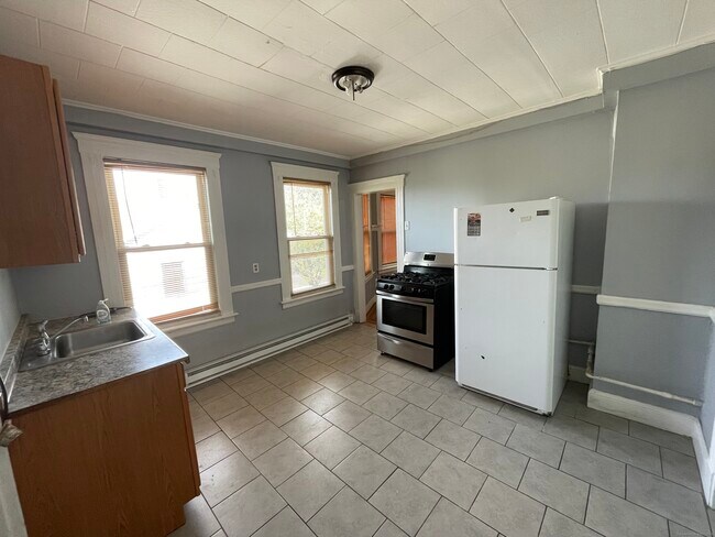 Building Photo - 152 Wolcott St