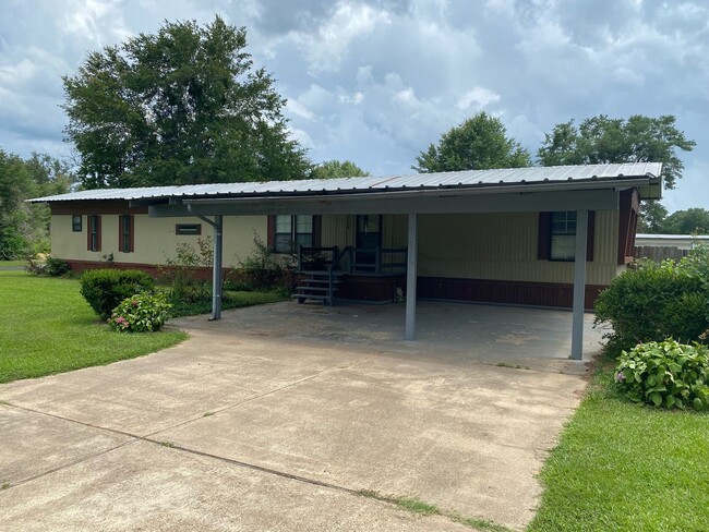 Primary Photo - 3BR/2BA Single Wide - Close to Greenwood, ...