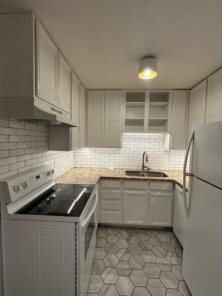 Building Photo - 1209 W Plum St