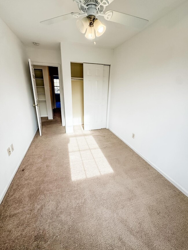 Building Photo - 3004 Shawnee Green