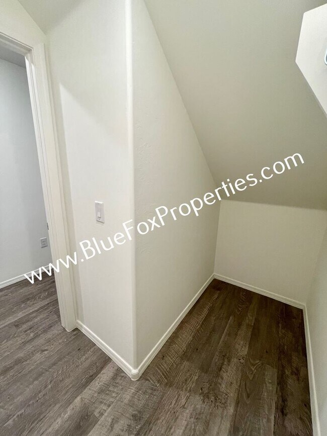 Building Photo - 12854 N Peony Dr