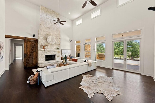 Building Photo - 3400 Tuscany Dr