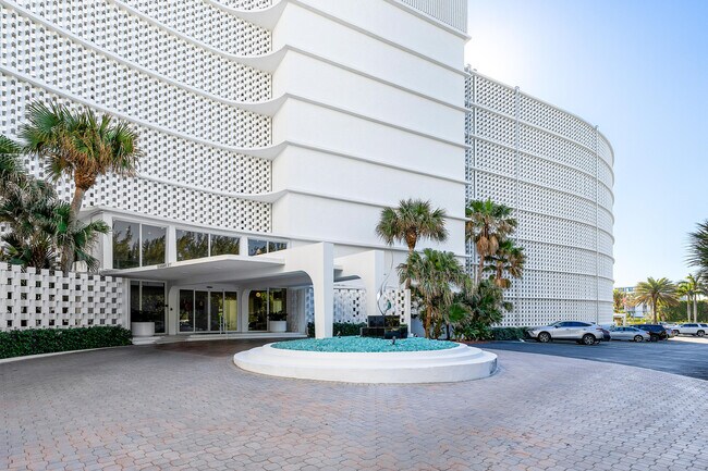 Building Photo - 2780 S Ocean Blvd