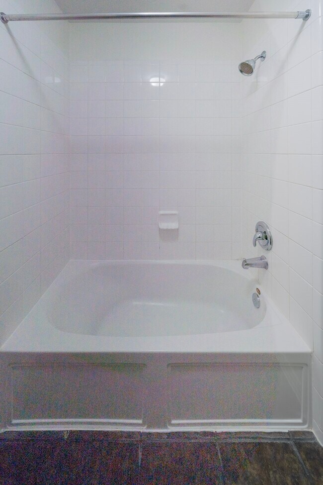 Building Photo - 1415 Sue Barnett Dr