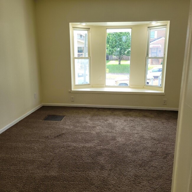 Building Photo - 438 S Powell Ave