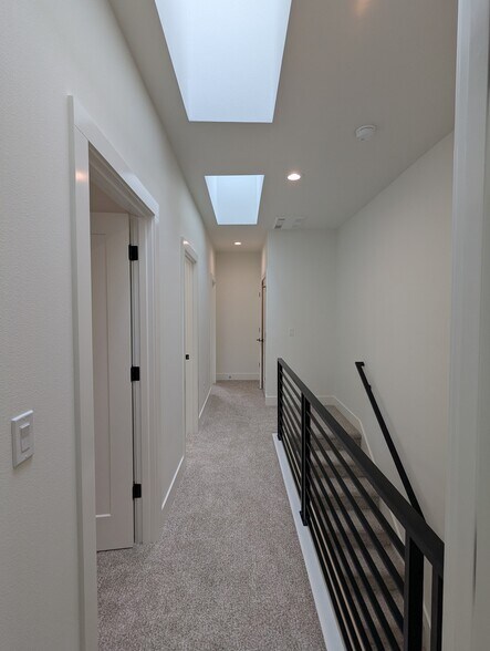 Building Photo - 5041 SE King Rd