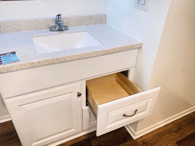 Building Photo - 25250