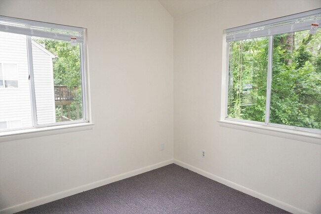 Building Photo - Khare Duplex
