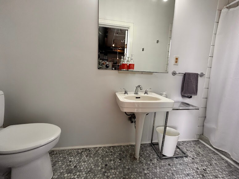 Building Photo - 1800 Central St