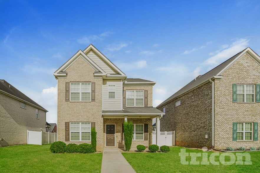 Primary Photo - 656 Armitage Way