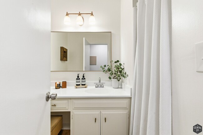 Building Photo - 5625 Green Valley Cir