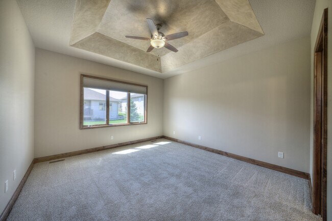Building Photo - 2 BEDROOM | 2 BATH | DOUBLE GARAGE | SPACIOUS TOWNHOME