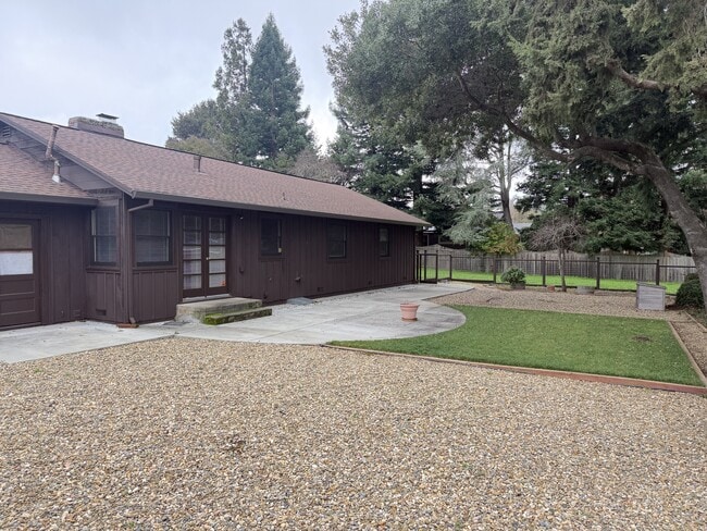 Building Photo - 2150 Vineyard Rd