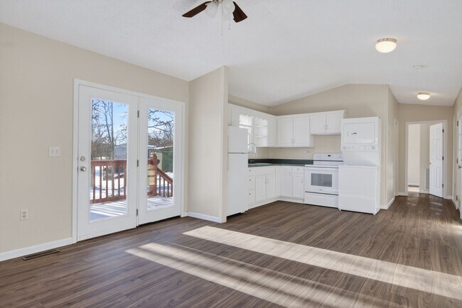 Building Photo - 1 bed/1 bath. Pet Friendly Travel Nurse