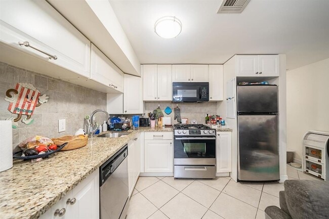 Building Photo - 313 4th St