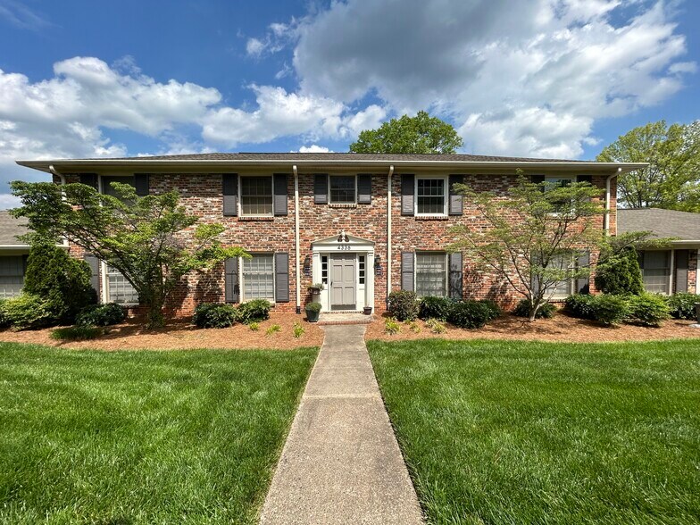 Building Photo - 4336 Hathaway St