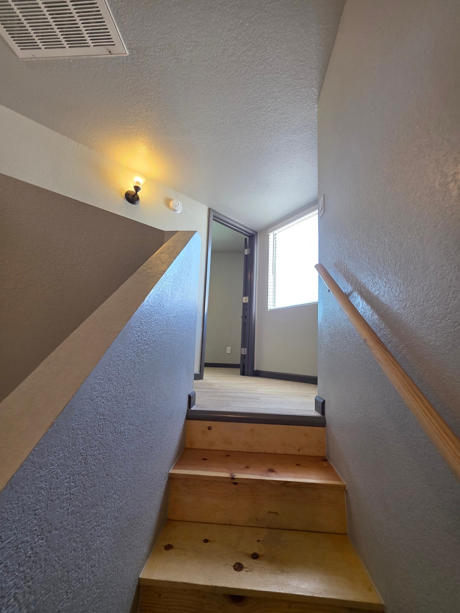 Building Photo - 1749 E Pepper Cir