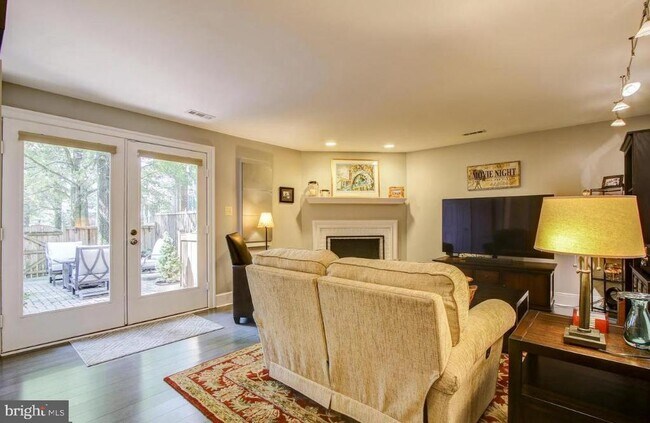 Building Photo - 9936 Foxborough Cir