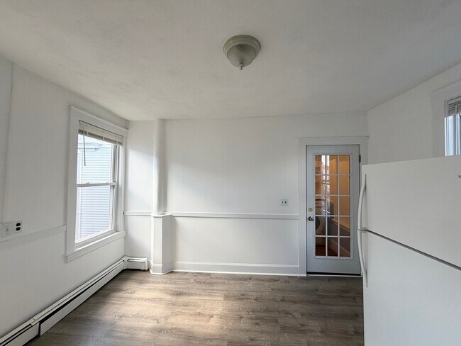 Building Photo - 327 Columbia St