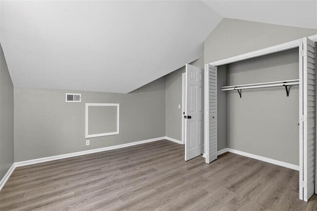 Building Photo - 600 Mansfield St