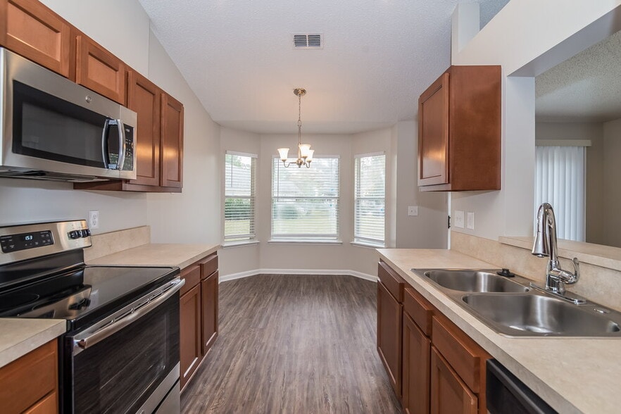 Building Photo - 7955 Ortega Bluff Pkwy