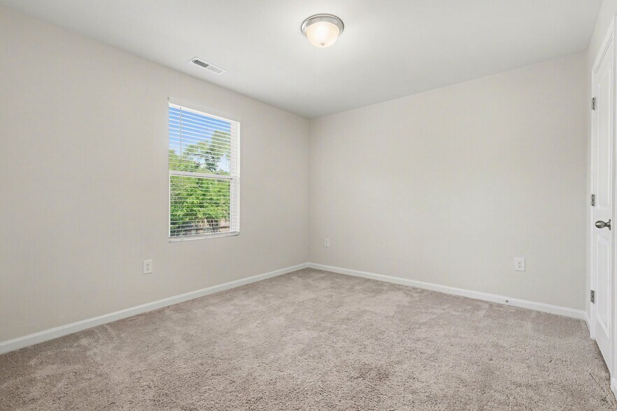 Building Photo - 653 Rawls Dr