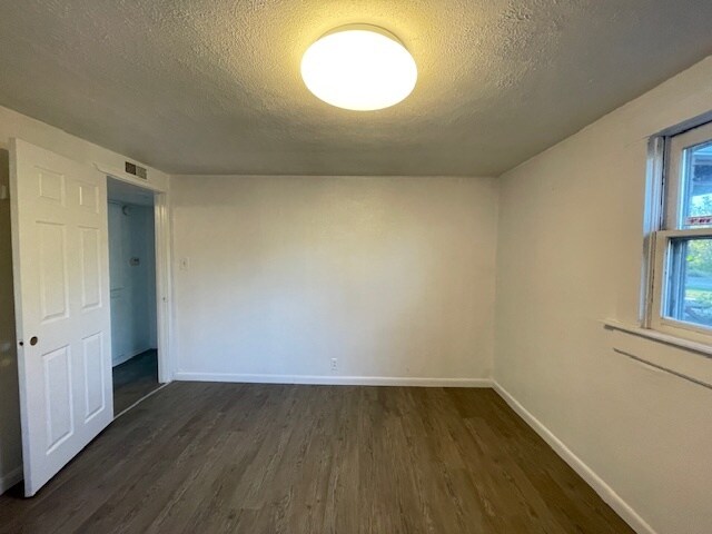 Building Photo - 2527 Riverside Dr