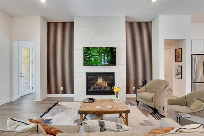 Building Photo - 916 Pear Tree Ln