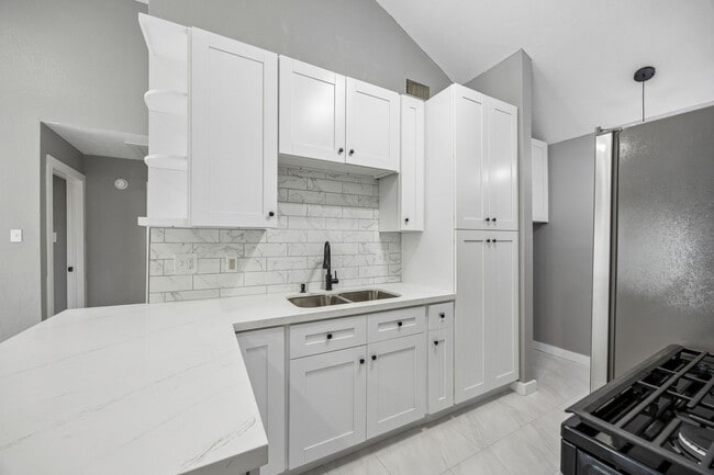 Building Photo - 11554 Gullwood Dr