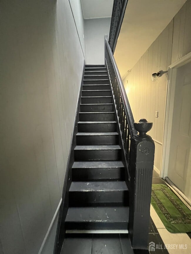 Building Photo - 387 Market St