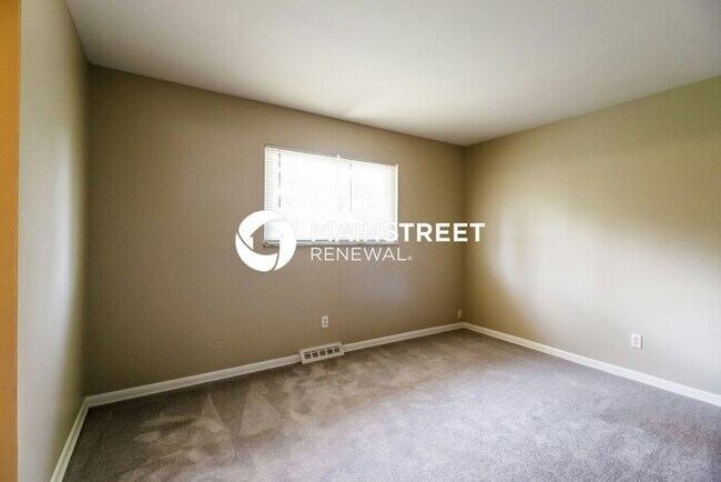 Building Photo - 3 Bedroom Pet-Friendly Home in Columbus, OH with Main Street Renewal
